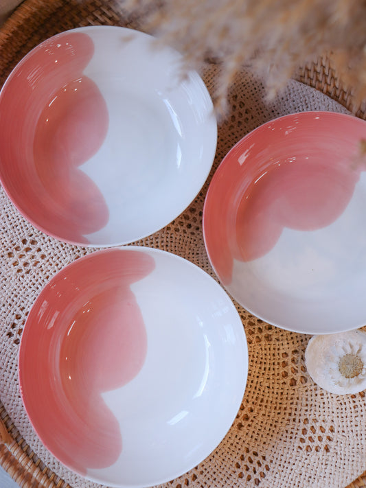 Assiette creuse en porcelaine artisanale décor rose