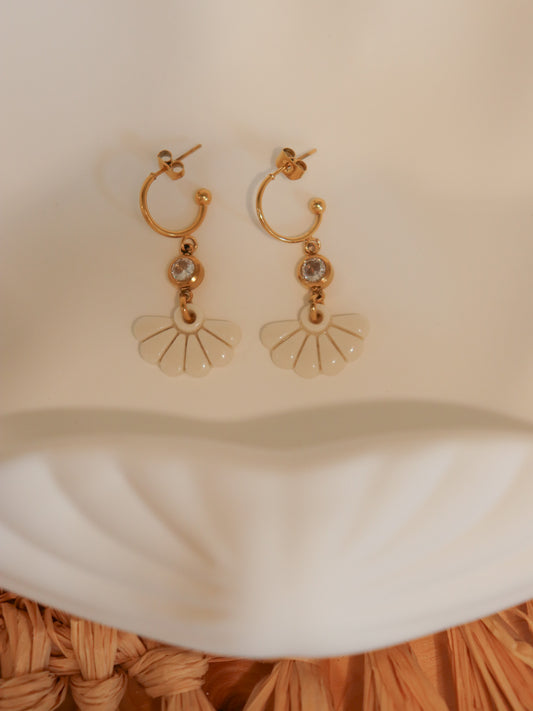 Boucles oreilles coquillage pendantes en porcelaine faites main bijou createur