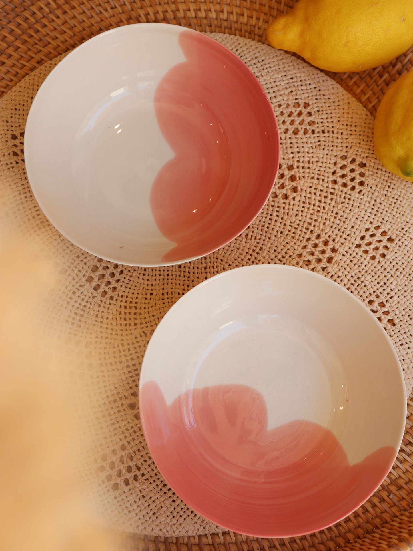 Assiette creuse en porcelaine artisanale - CORAIL ROSE