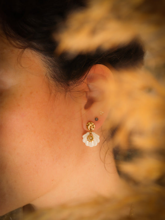 Boucles oreilles coquillage en porcelaine faites main bijou createur francais
