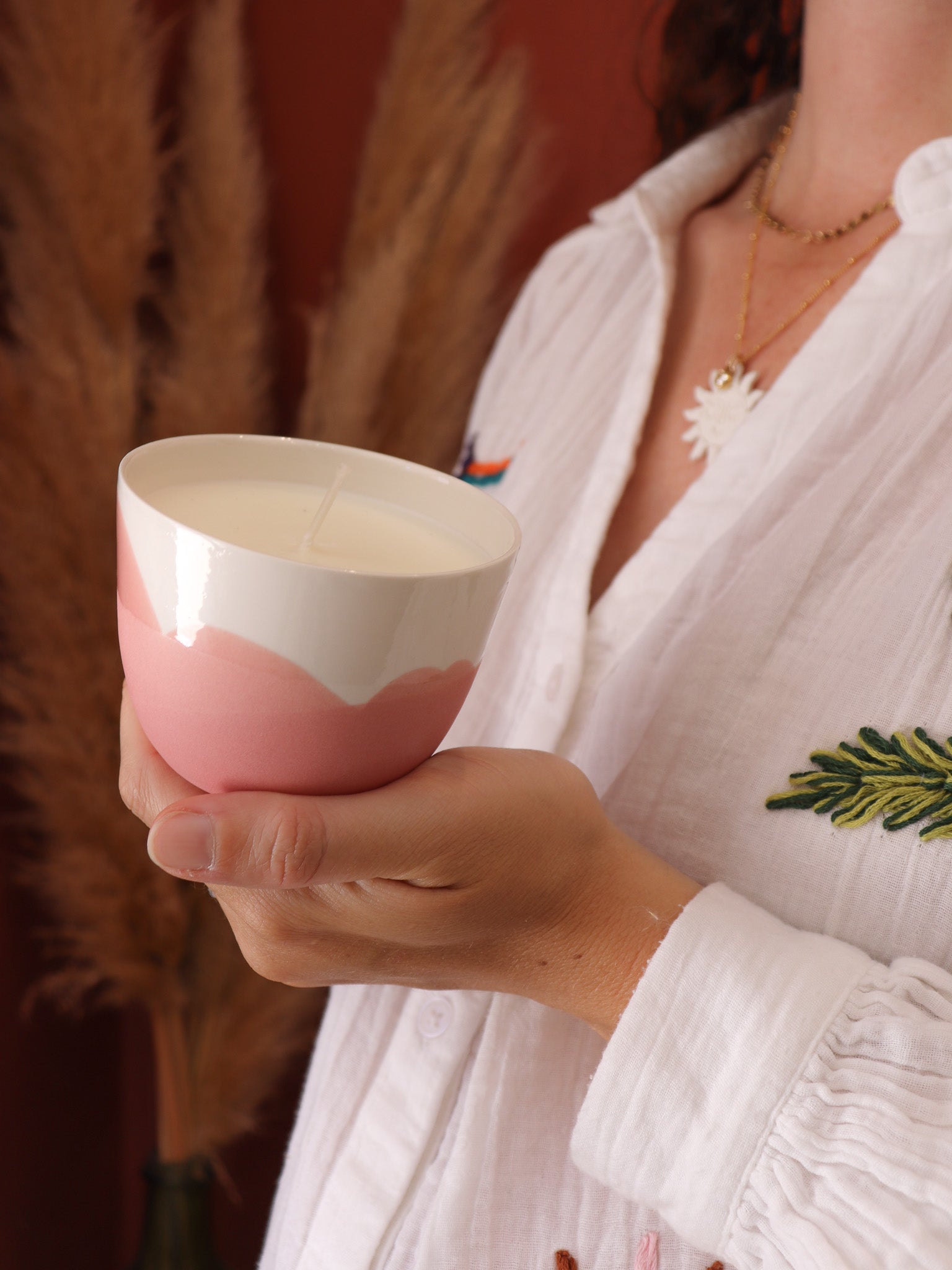 Détail bougie en porcelaine artisanale