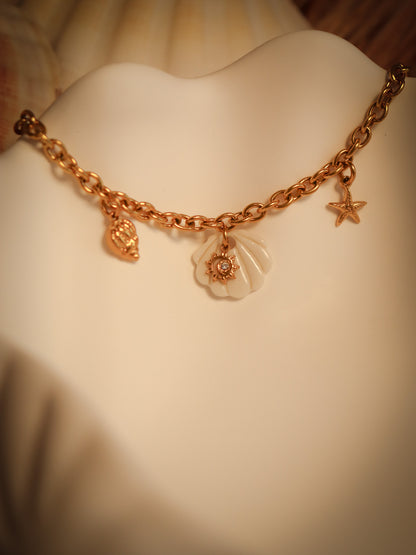 Bracelet coquillage en porcelaine monté sur chaîne en acier inoxydable
