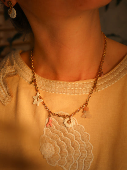 Collier coquillage en porcelaine fait main monté sur chaîne en acier inoxydable