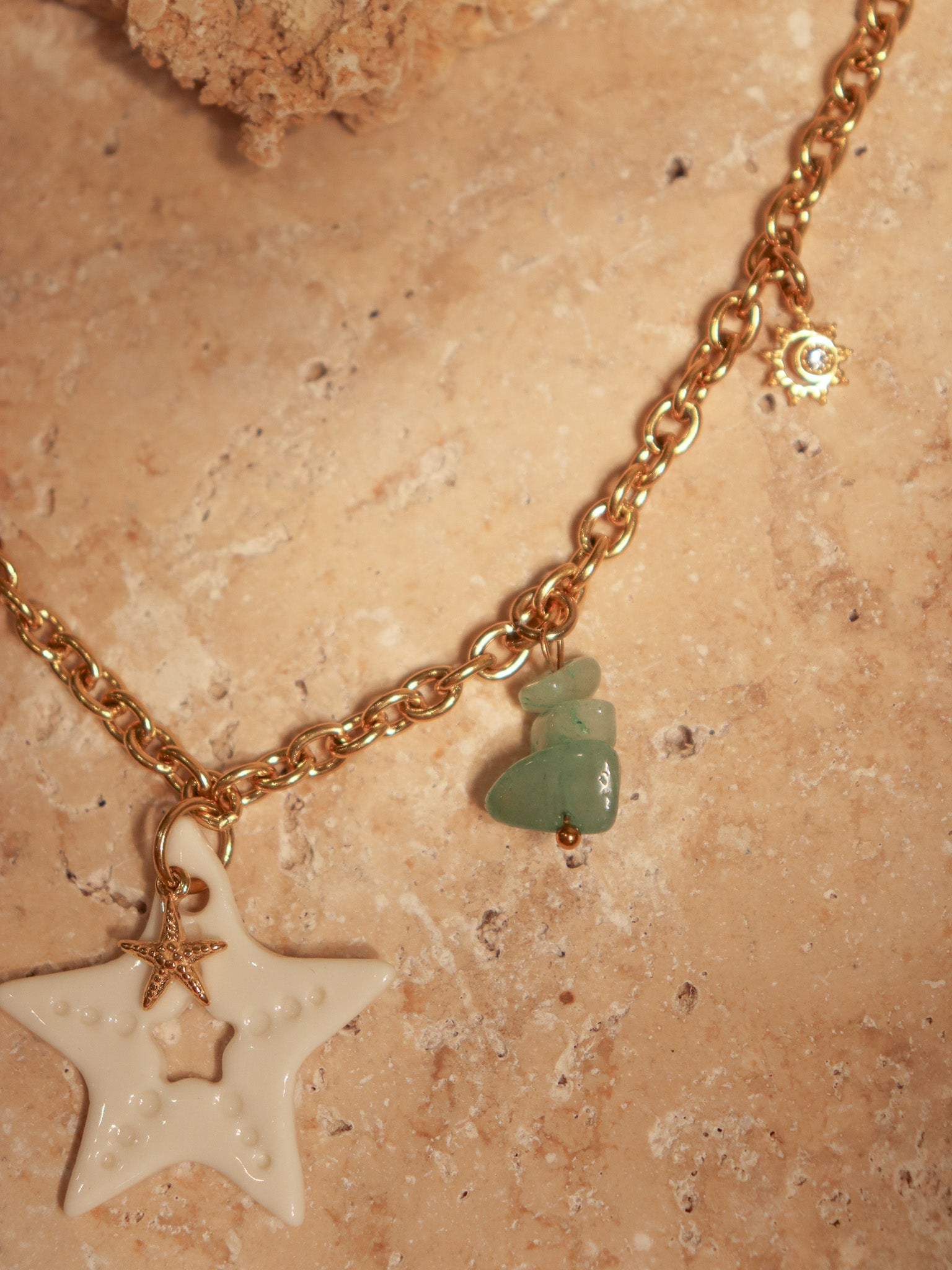 Détail collier Soléa étoile de mer en porcelaine