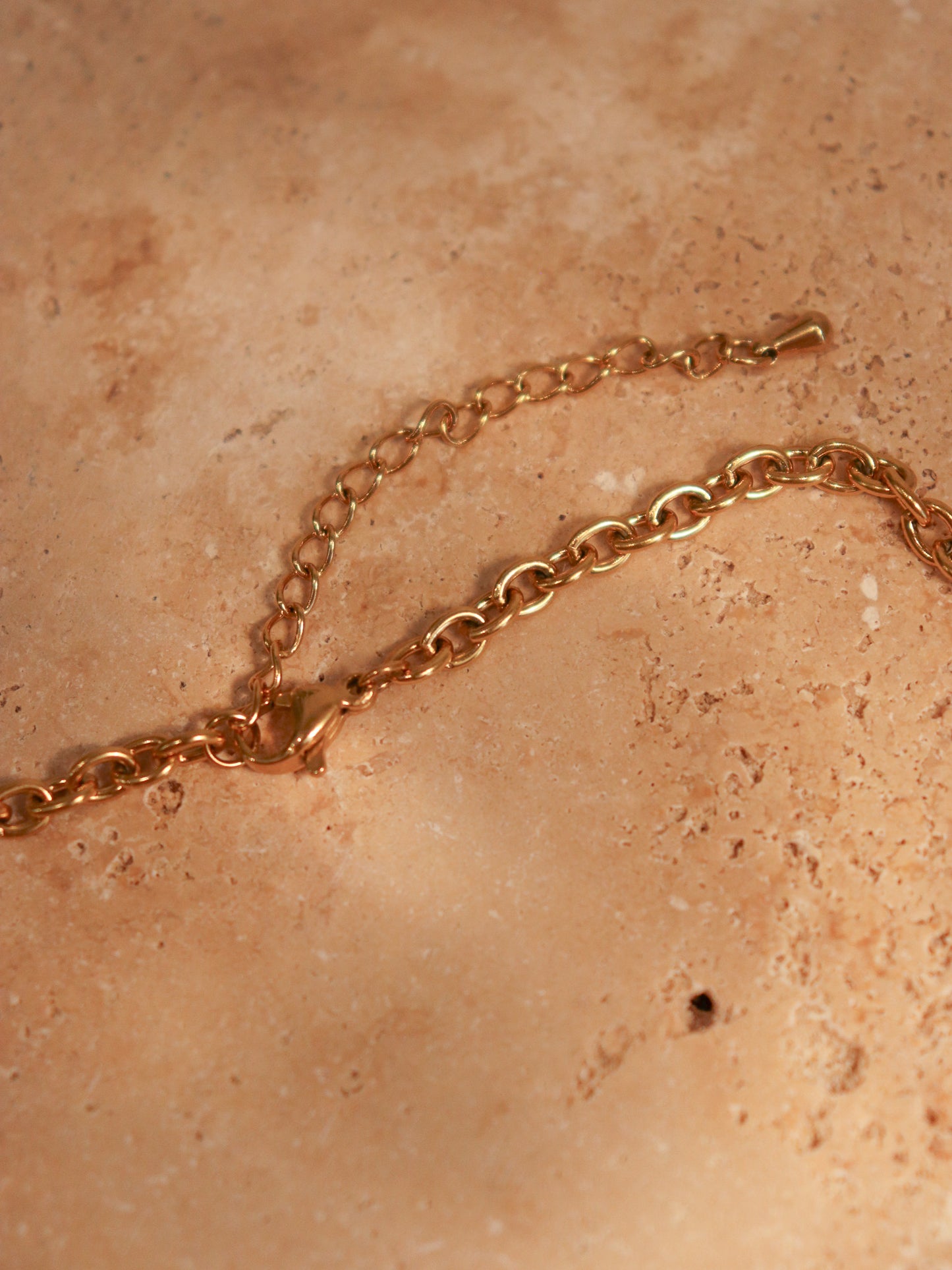 Détail collier Soléa étoile de mer en porcelaine