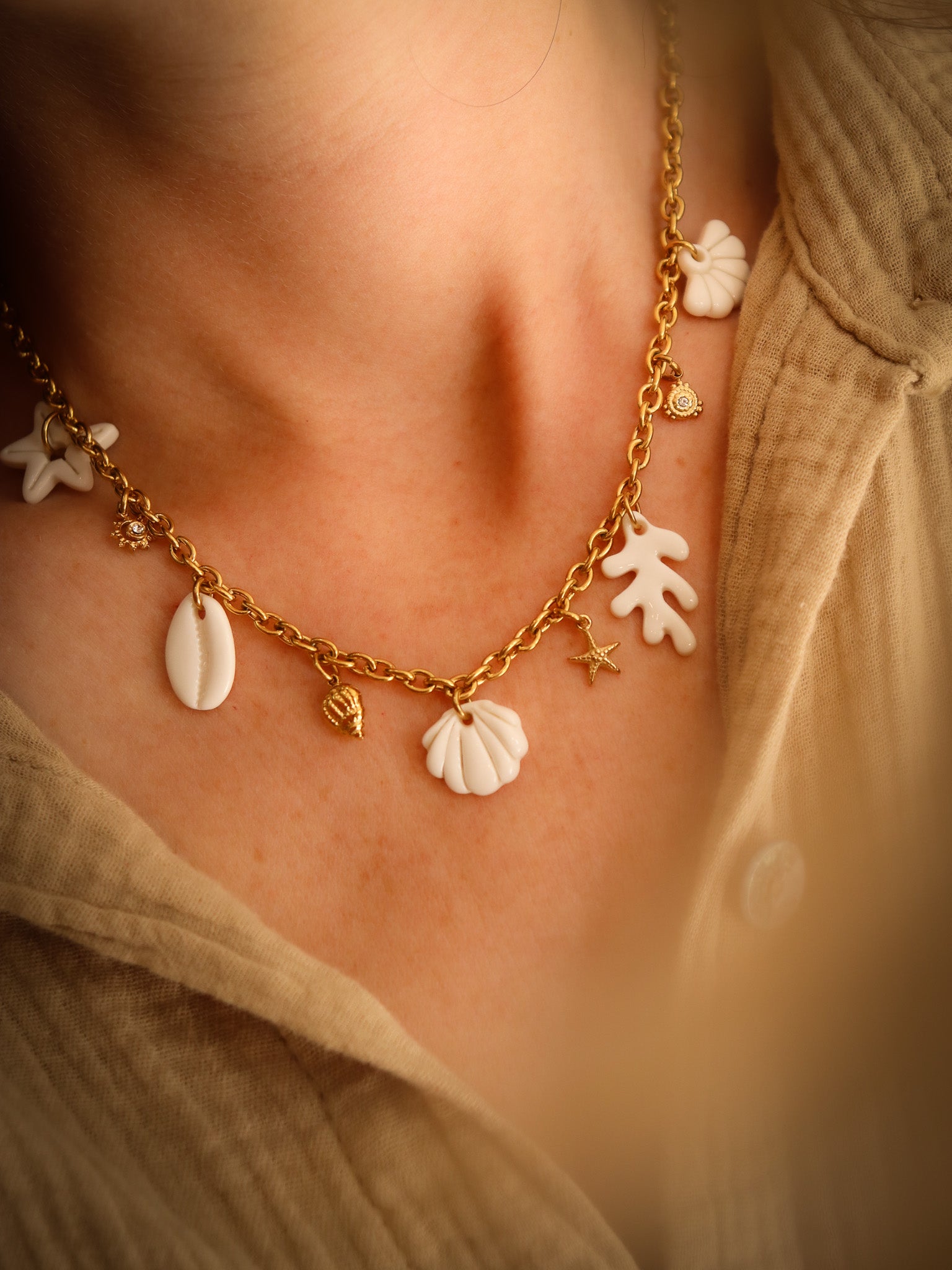 Collier coquillage blanc en porcelaine bijou artisanal fabrique en france