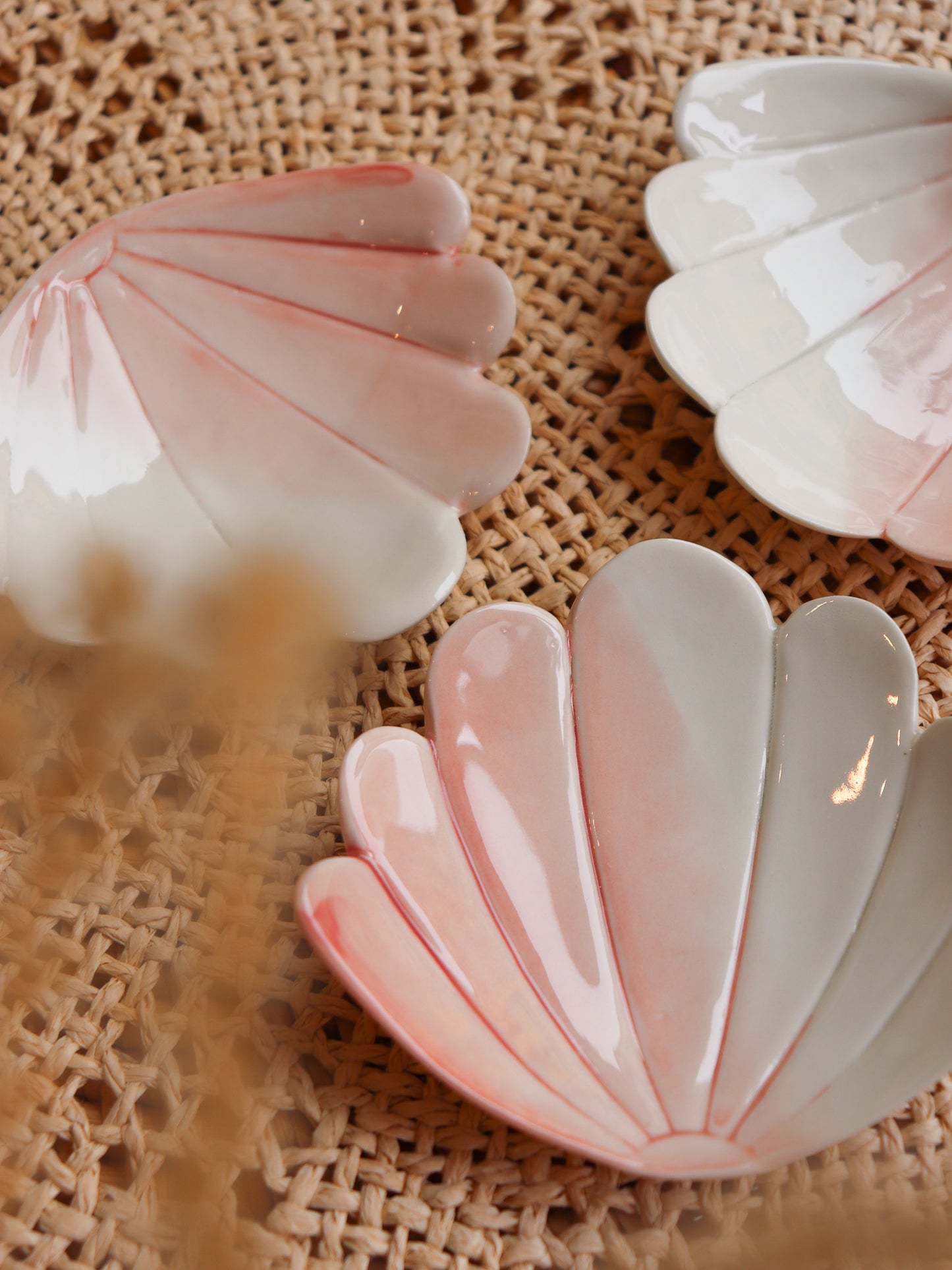 Coupelle coquillage en porcelaine artisanale vague rose