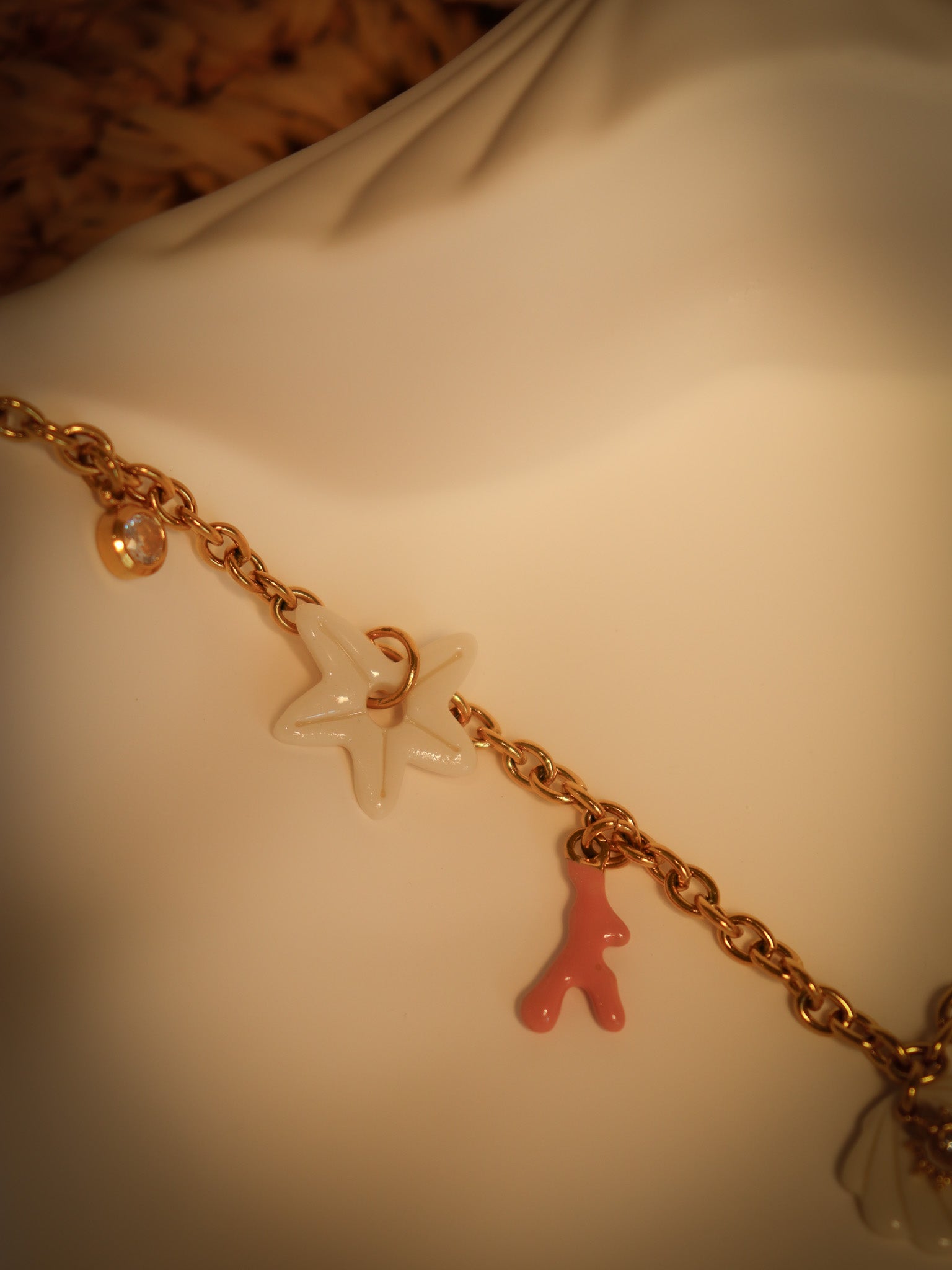 Collier coquillage blanc en porcelaine bijou artisanal fabrique en france