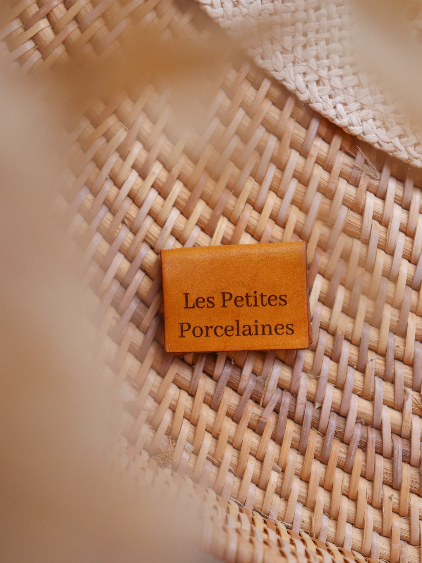 Étiquette en cuir personnalisée – L’Empreinte CLAYO