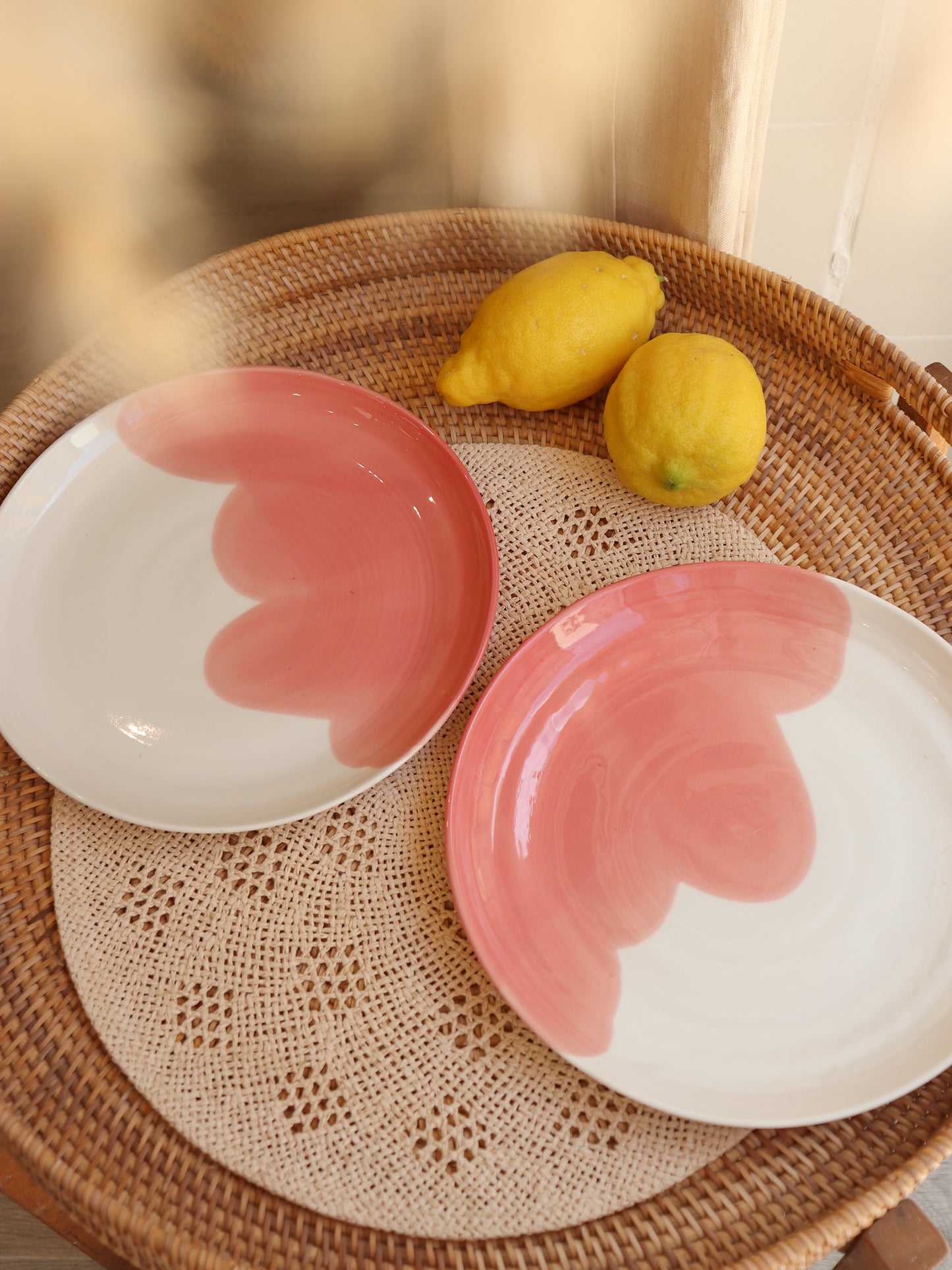 Grande assiette en porcelaine artisanale - CORAIL ROSE