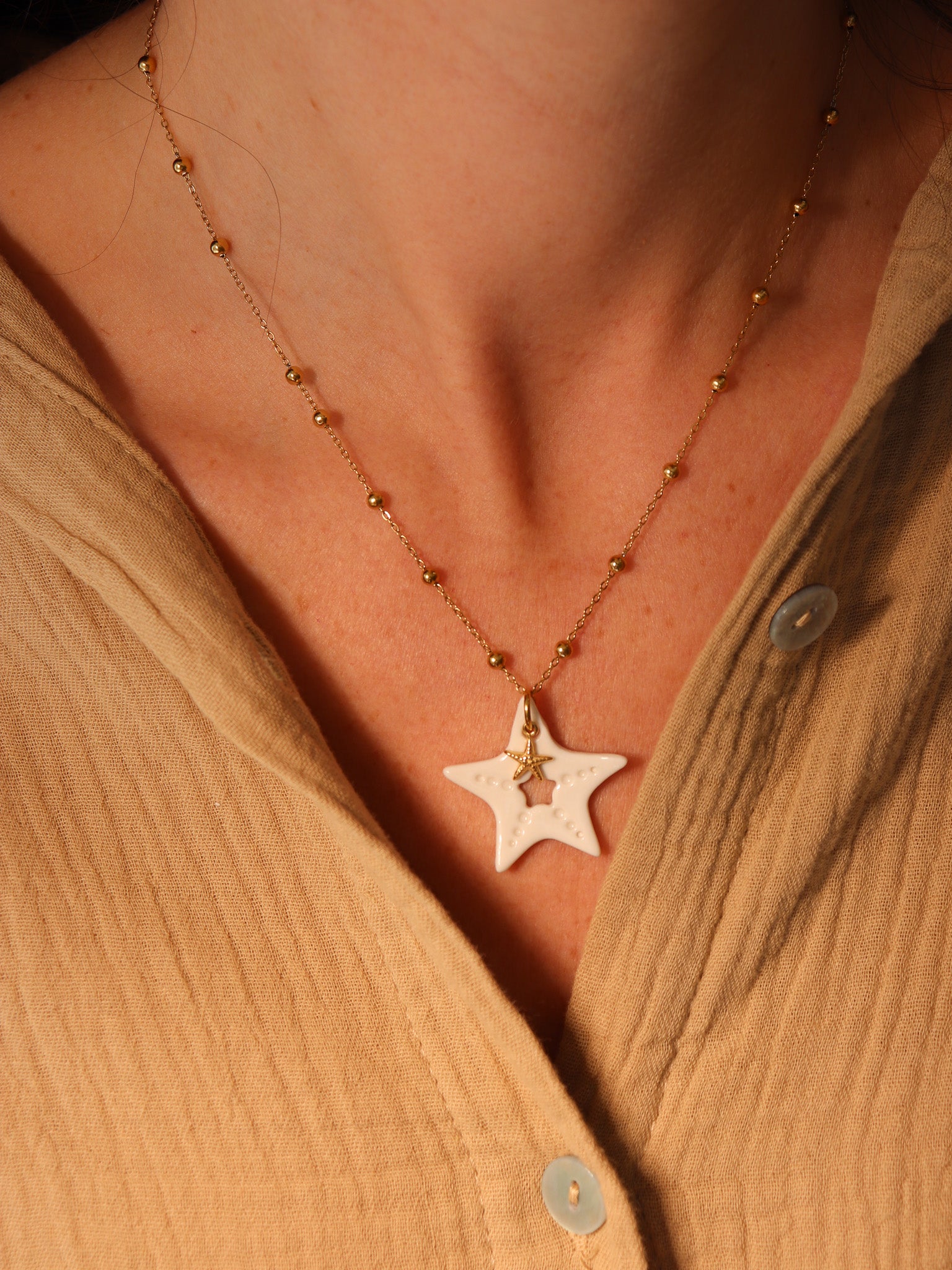 Pendentif Soléa bijou étoile de mer en porcelaine artisanale