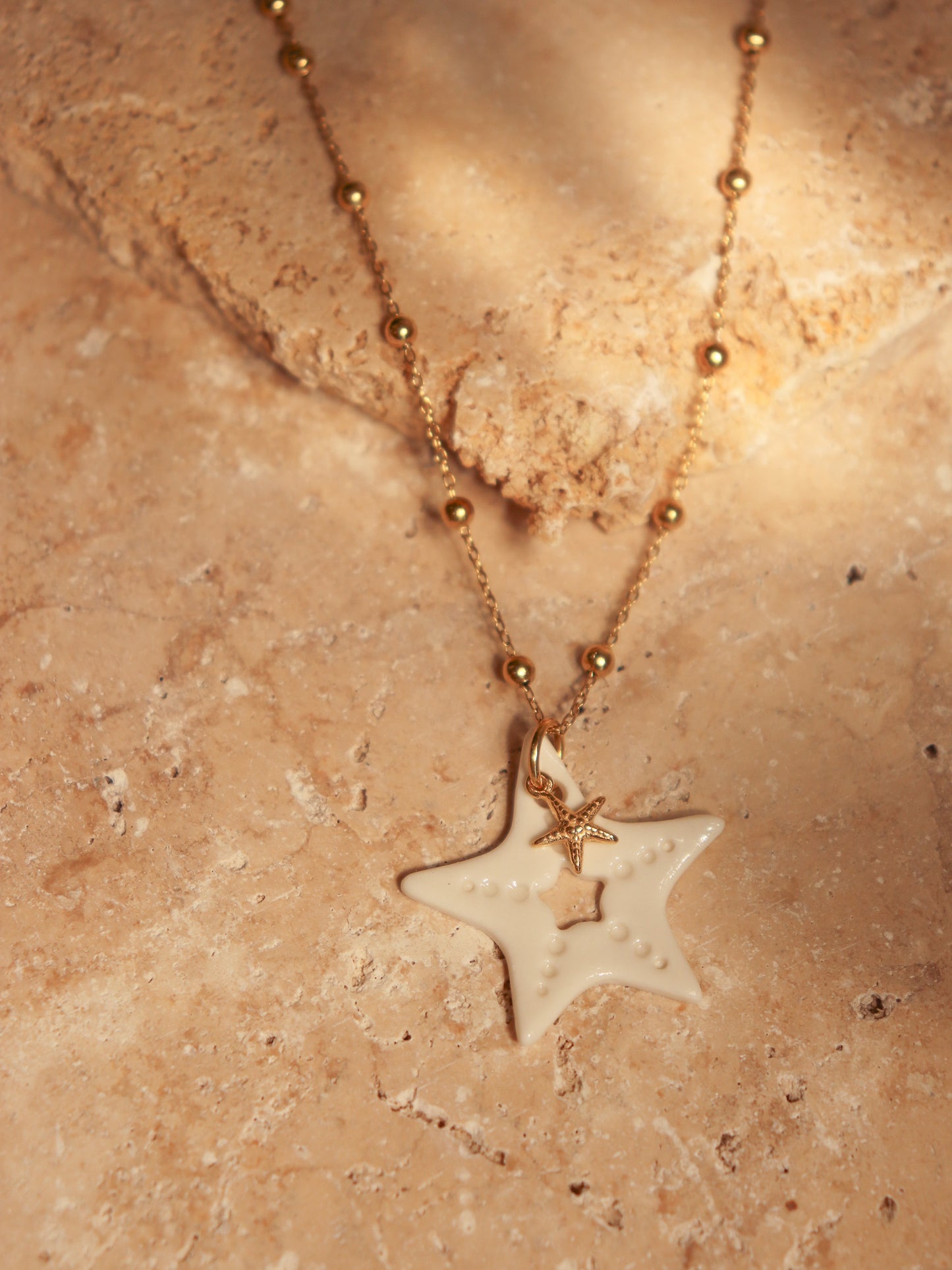 Pendentif Soléa étoile de mer en porcelaine artisanale