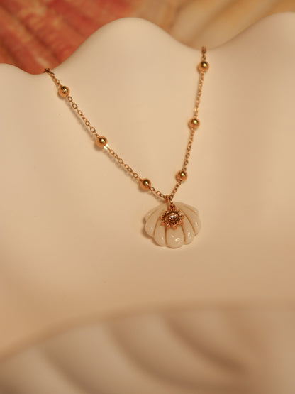 Collier coquillage blanc en porcelaine bijou artisanal fabrique en france