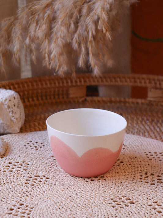 Petit bol en porcelaine artisanale décor corail rose