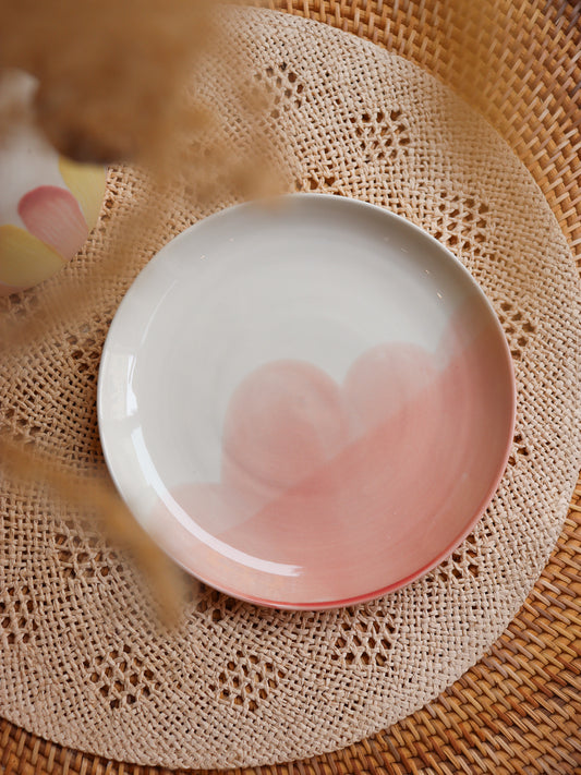 Petite assiette en porcelaine artisanale décor corail rose