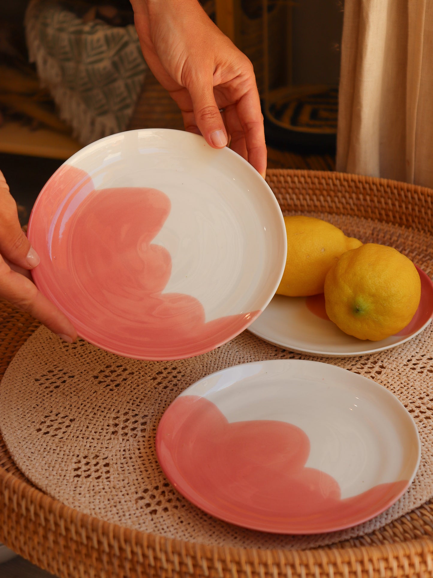 Petite assiette en porcelaine artisanale - CORAIL ROSE