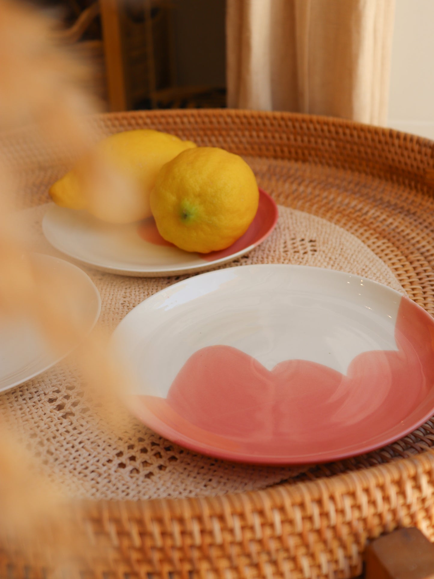 Petite assiette en porcelaine artisanale - CORAIL ROSE