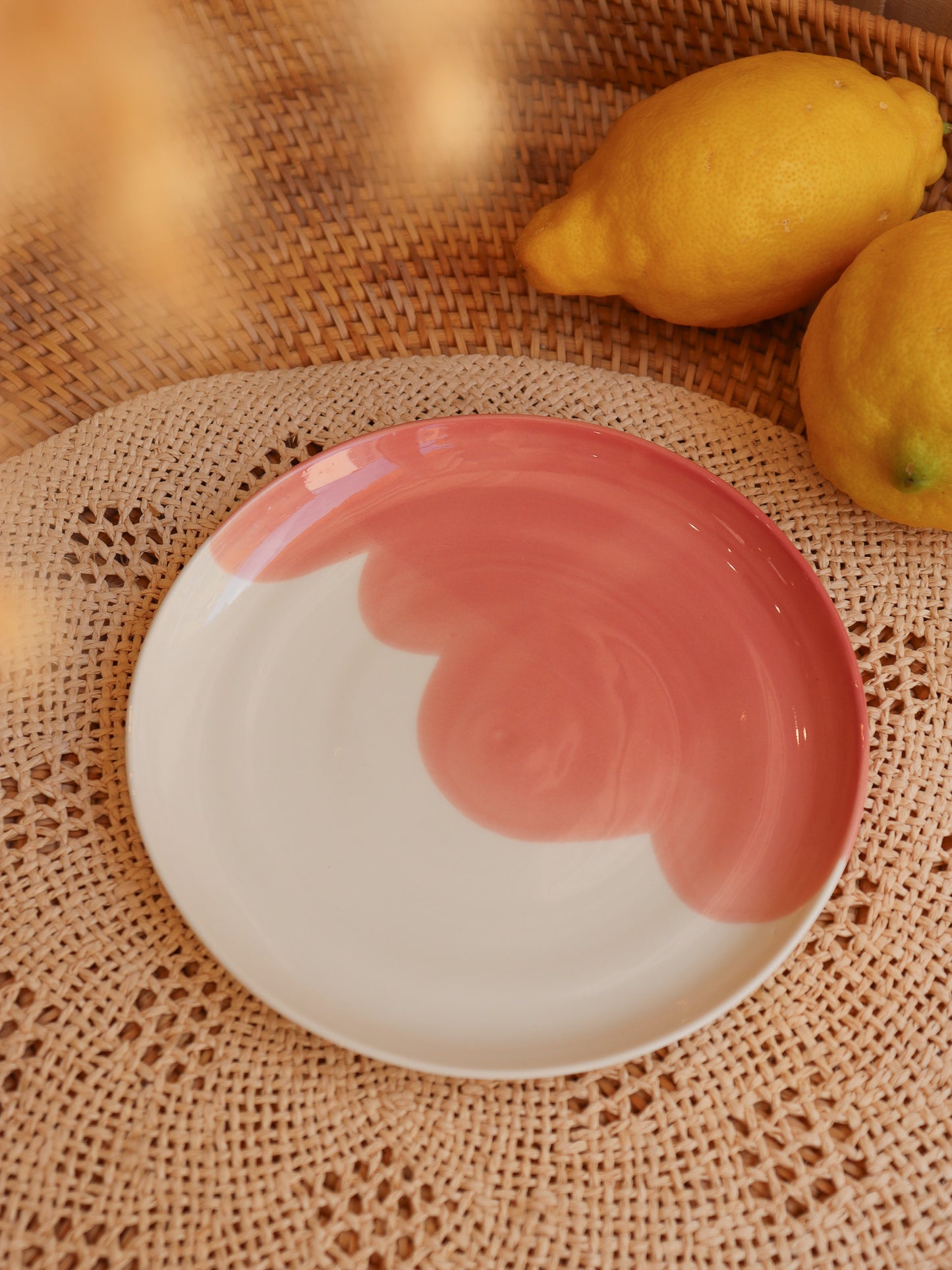 Petite assiette en porcelaine artisanale - CORAIL ROSE
